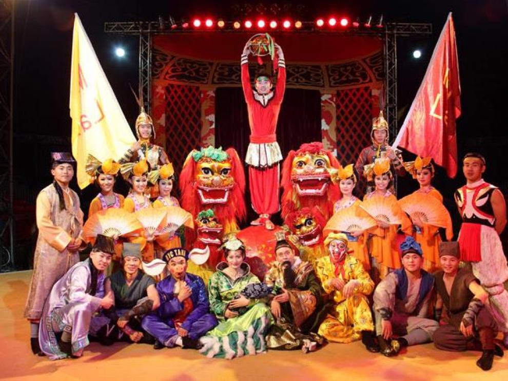 Mulan espectáculo de circo y acrobacias en las fiestas del Pilar