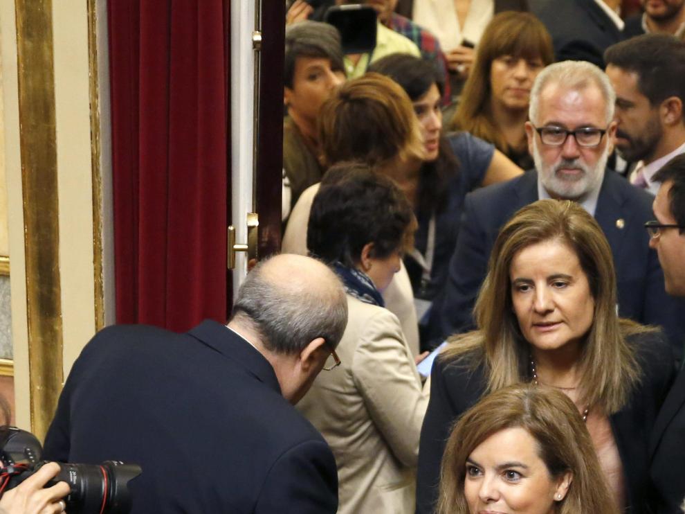 Fátima Báñez en los pasillos del Congreso
