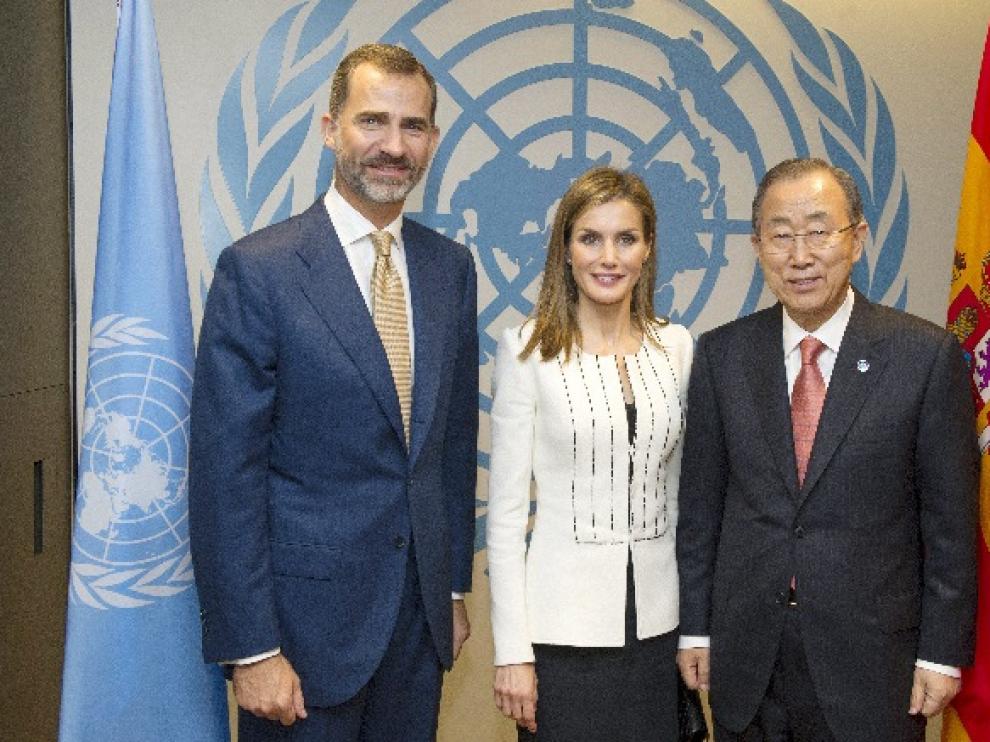 Los reyes junto a Ban Ki-moon durante el almuerzo oficial del plenario.