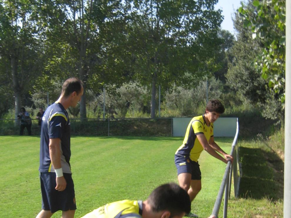 Vallejo y Rico, dos de los lesionados, se ejercitan con el fisio Míchel Román.