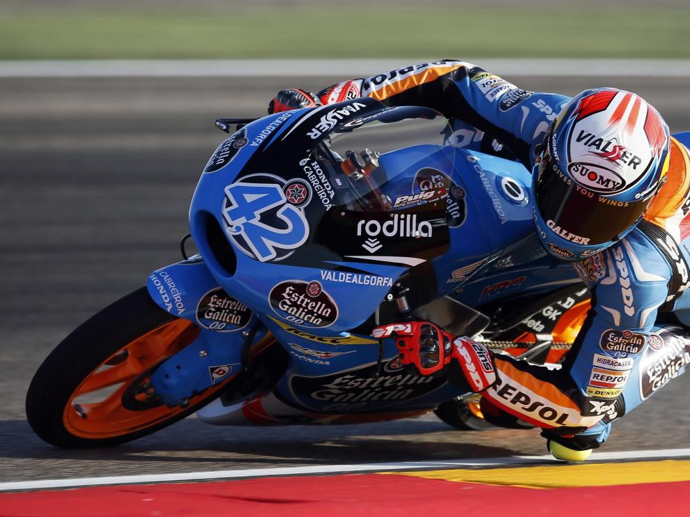 Alex Rins corriendo en el circuito este viernes