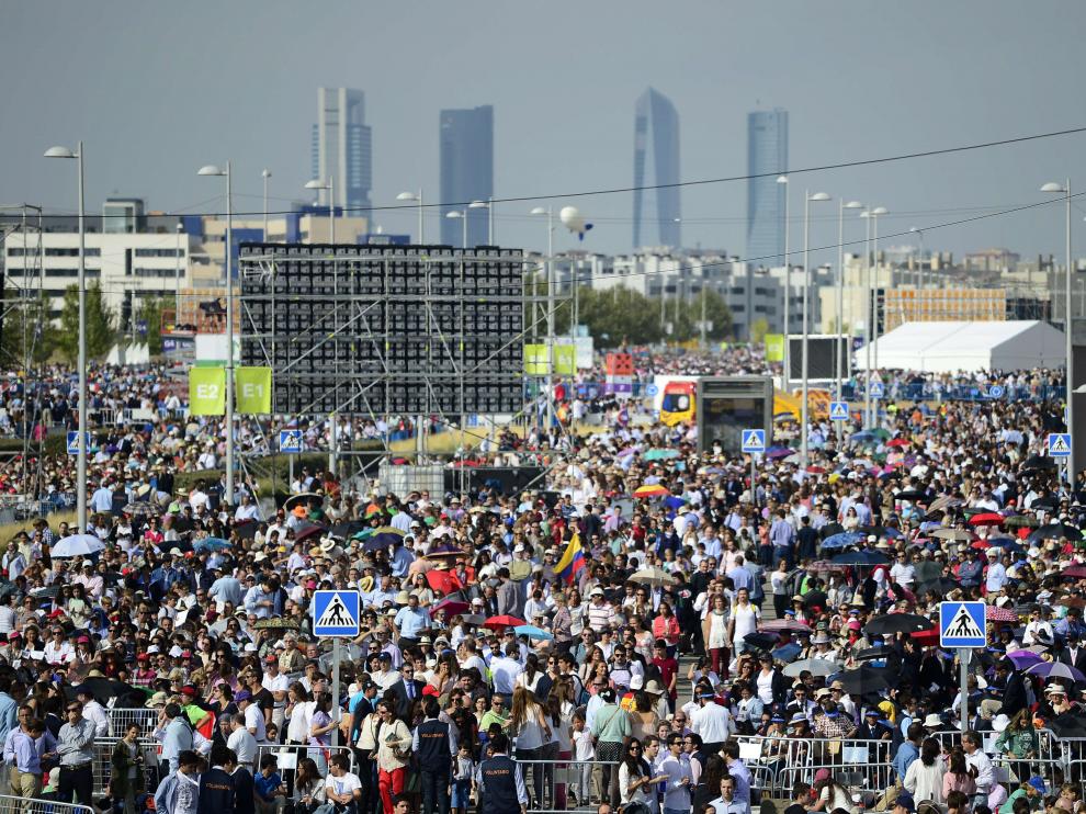 Miles de personas se reunen en Madrid para la beatificación