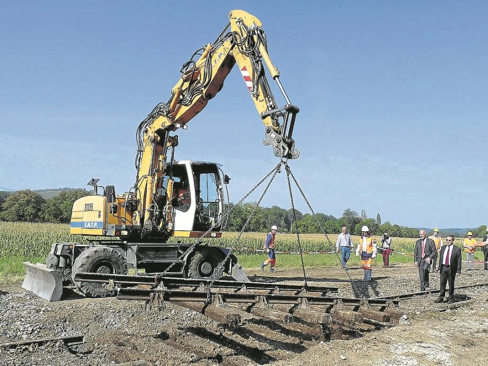 La sustitución de un tramo de la vía marcó el inicio de las obras entre Olorón y Bedous.