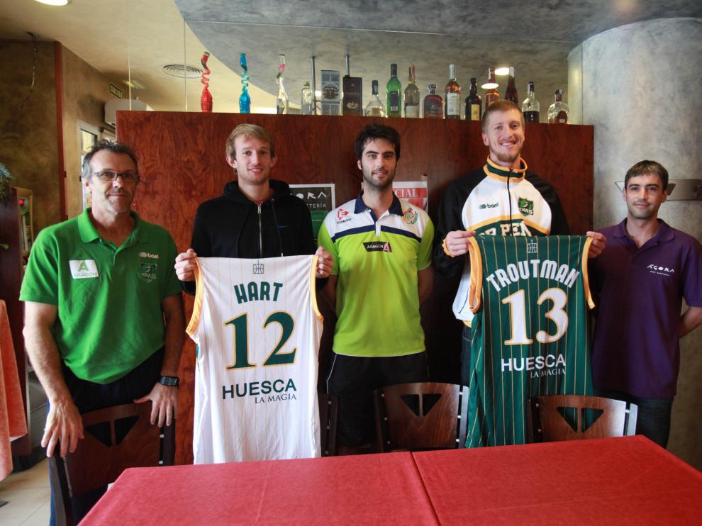 Presentación de los dos nuevos jugadores del Peñas