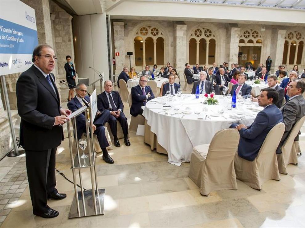 El presidente de la Junta de Castilla y León, Juan Vicente Herrera, durante la clausura de la jornada 'Reindustrializar para ganar Castilla y León' de la Asociación para el Progreso de la Dirección (APD) y Deloitte.