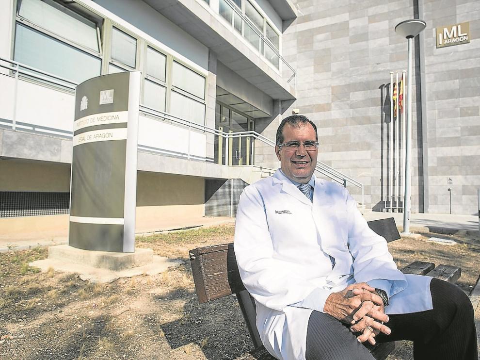 Salvador Baena (Zaragoza, 1962), es el director del Instituto de Medicina Legal de Aragón.