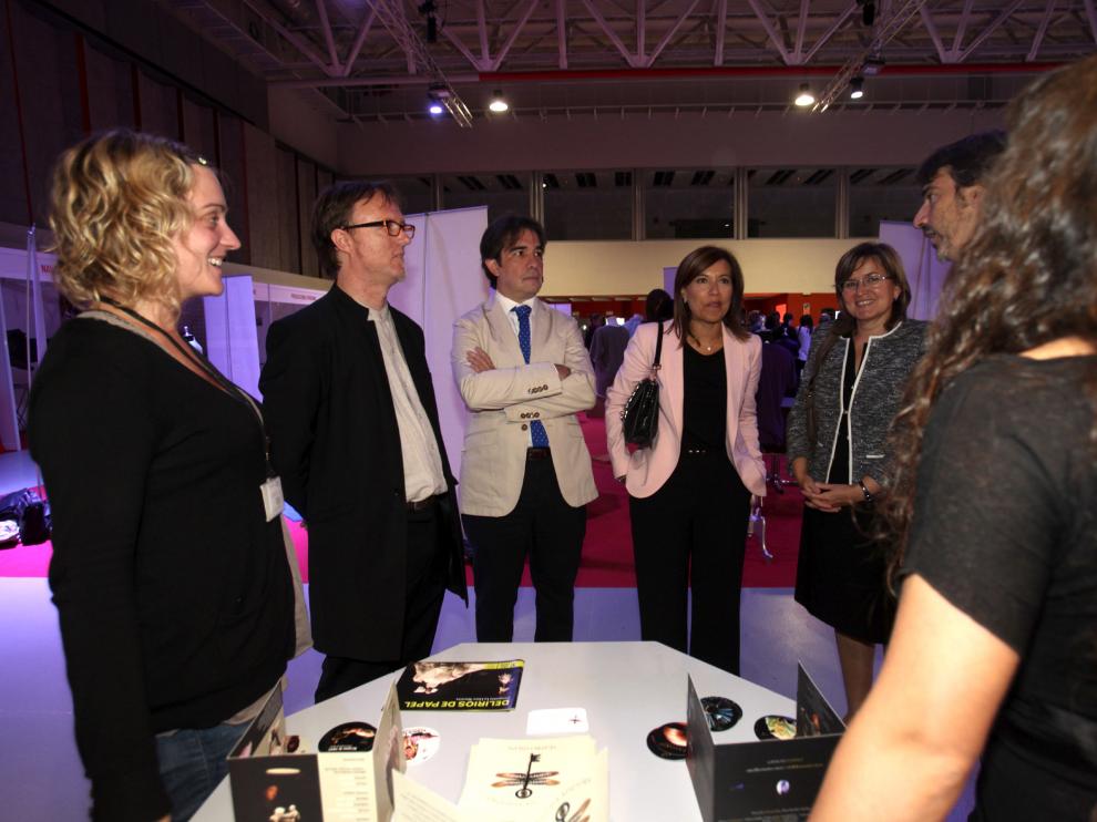 El director del certamen Jesús Arbués (segundo por la izquierda), el director general de Cultura Humberto Vadillo, la alcaldesa de Huesca Ana Alós, y la diputada provincial de Cultura Elisa Sanjuán