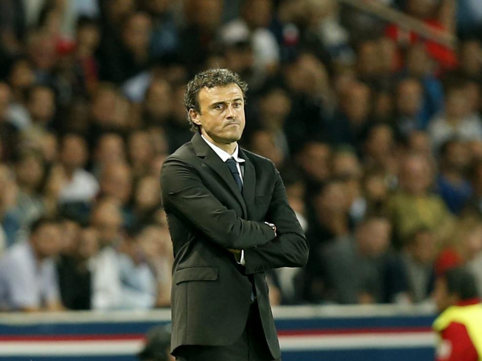 Luis Enrique observa atento el encuentro ante el PSG