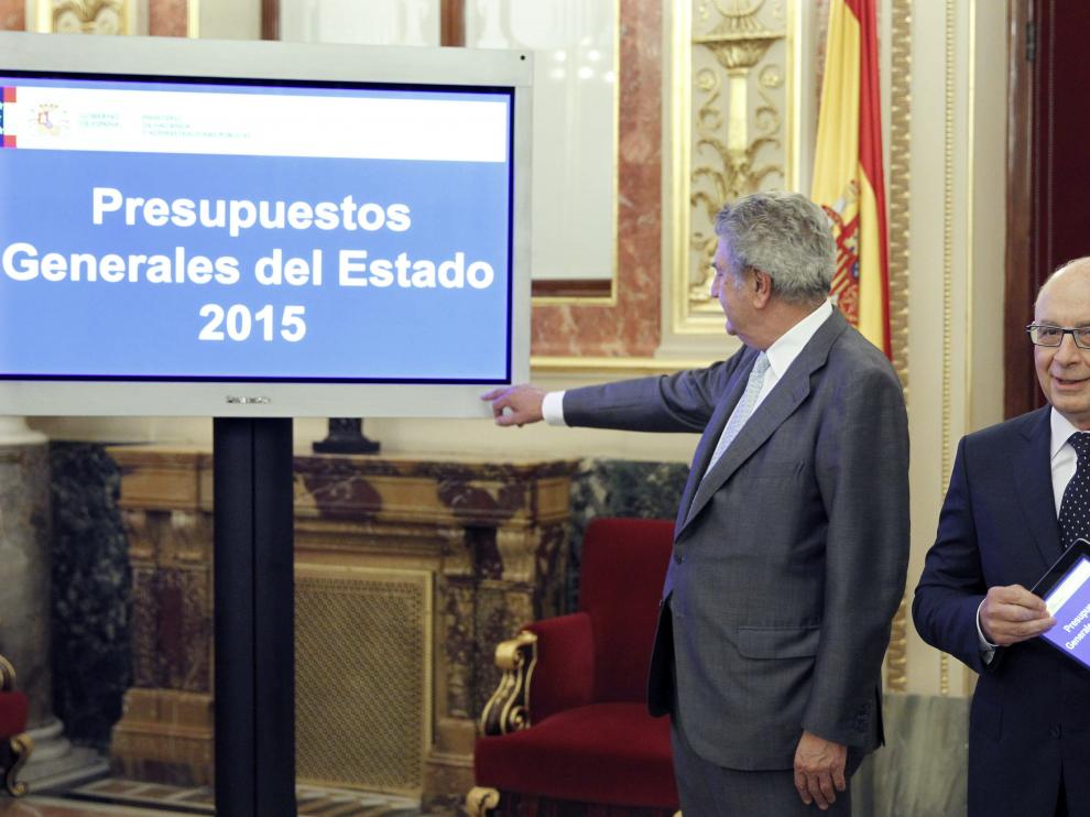 Montoro entregó a Posada el proyecto de PGE