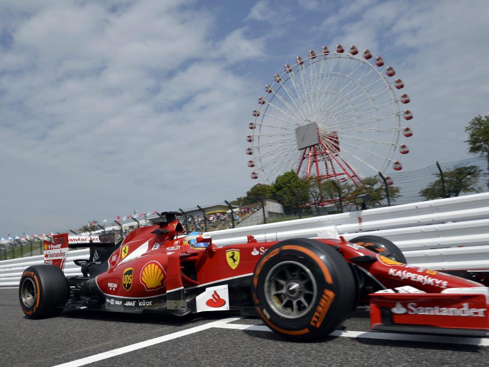Fernando Alonso rodando en el circuito de Suzuka