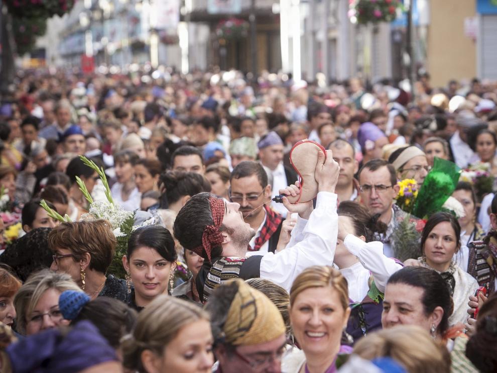 El tiempo respetó la Ofrenda de flores 2013
