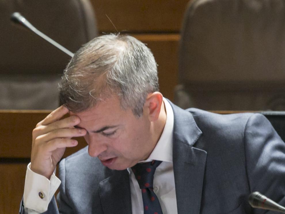 El consejero de Hacienda, Javier Campoy, en las Cortes de Aragón