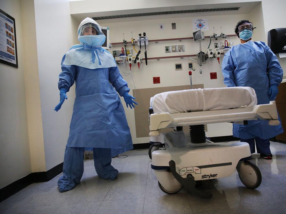 El EPI llevado por dos sanitarios en Nueva York