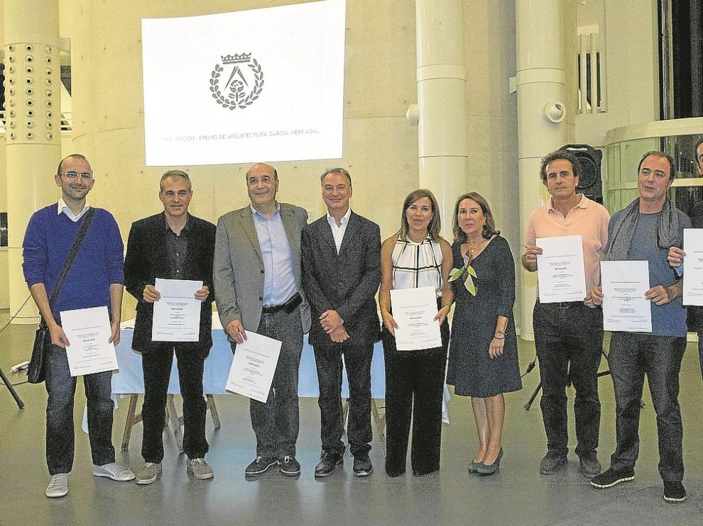 Galardonados con los premios de arquitectura García Mercadal, ayer, en la Torre del Agua.
