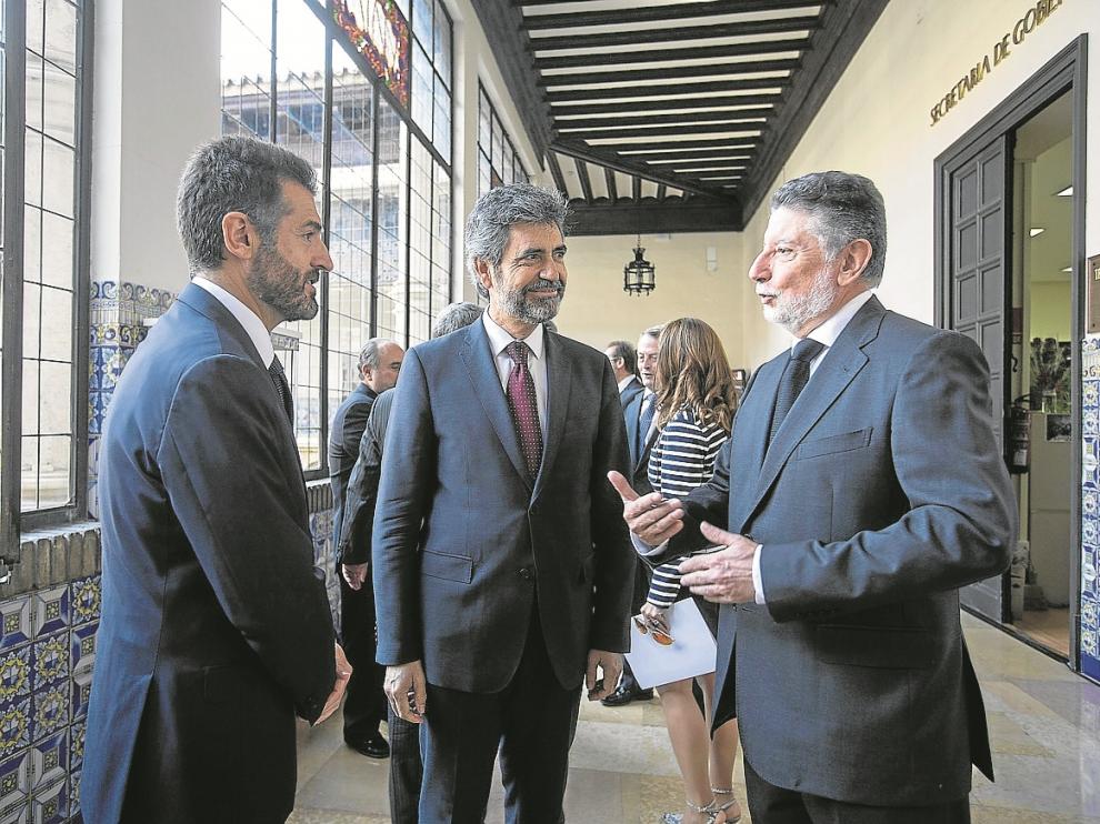 El nuevo presidente del TSJA, Manuel Bellido (izquierda), junto a Carlos Lesmes y Fernando Zubiri.