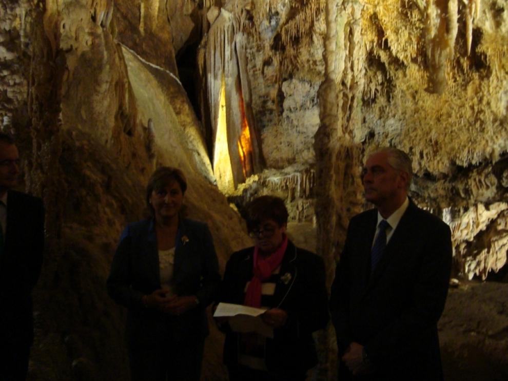 Suárez en las Grutas de Cristal de Molinos
