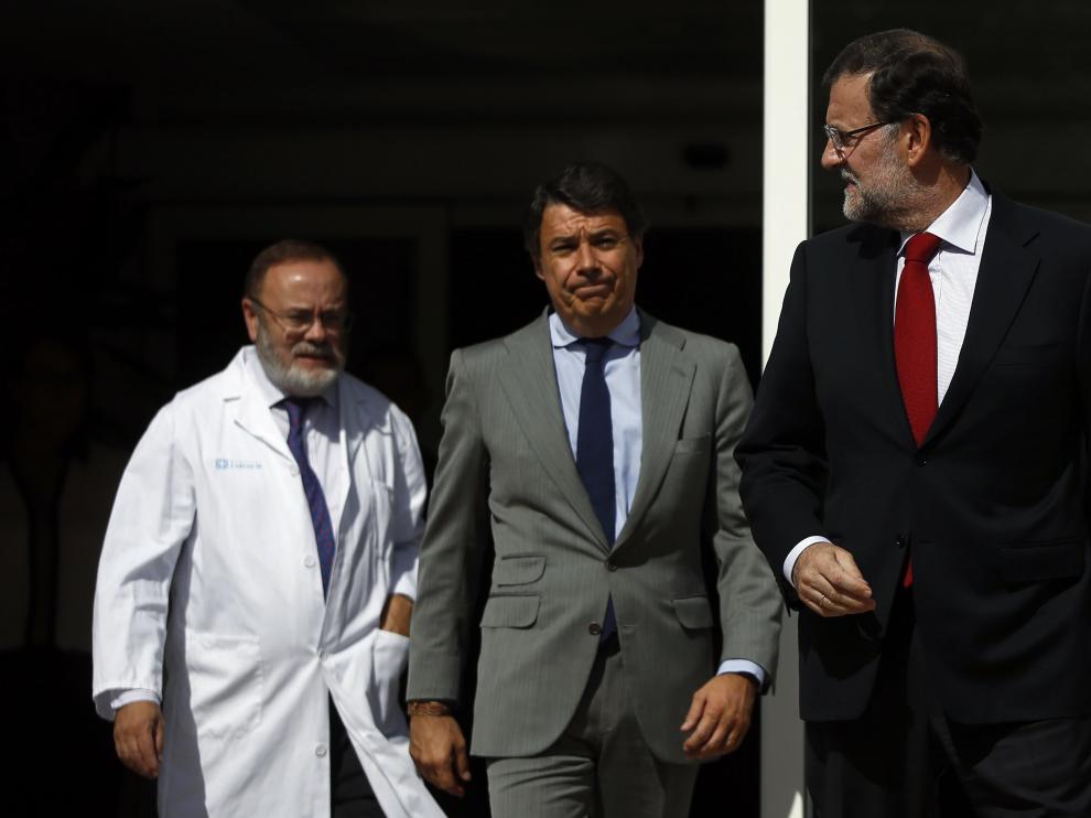 Ignacio González, junto a Rajoy, en el Carlos III