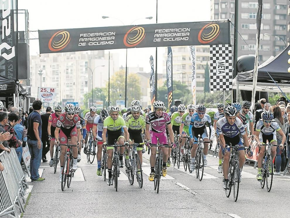 Salida de la carrera en la avenida Cesáreo Alierta.