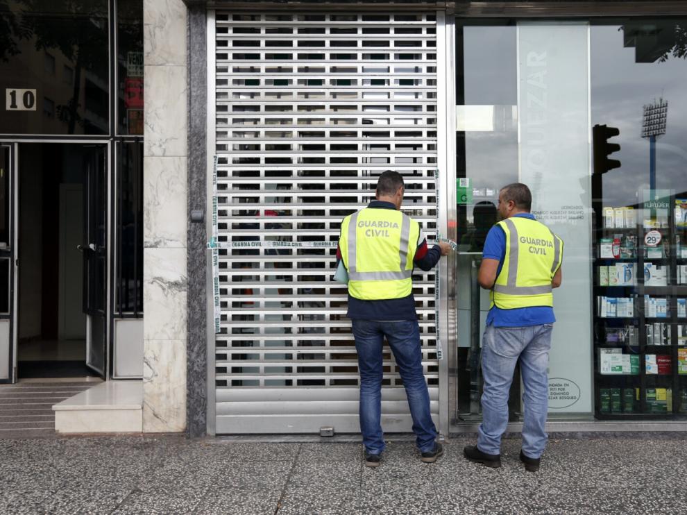 La Guardia Civil precinta una farmacia en Zaragoza