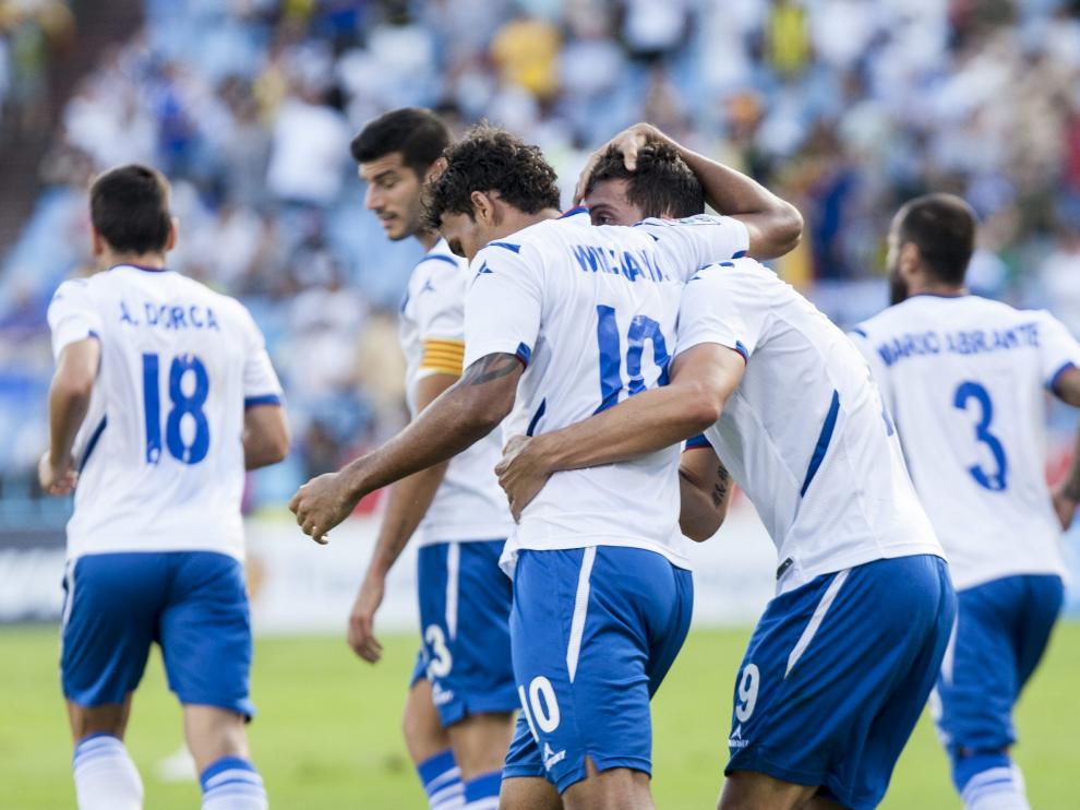 Willian José felicita a Borja por su gol contra el Alavés