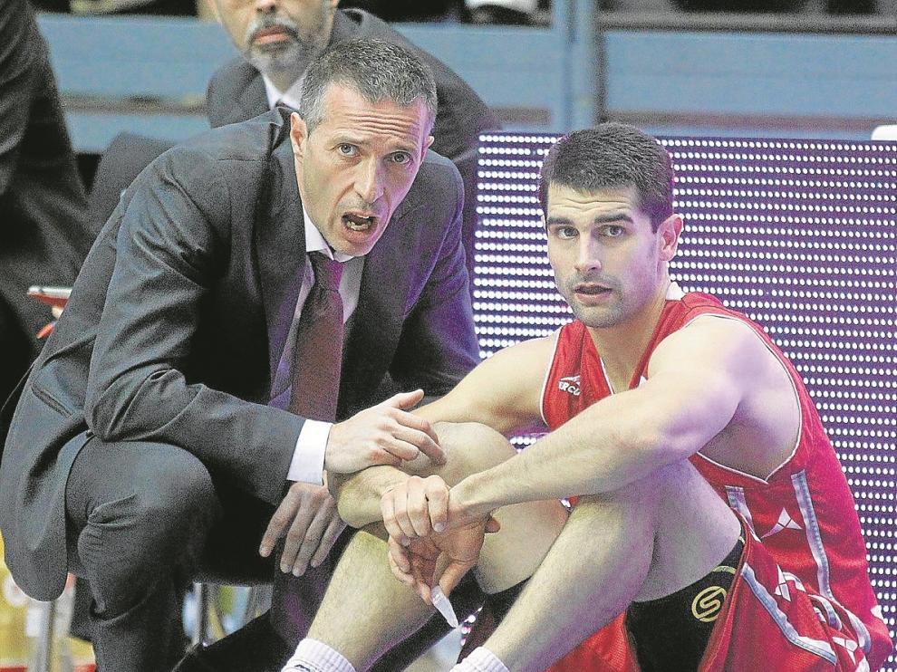 Joaquín Ruiz Lorente dialoga con Kevin Lisch, ayer en Tenerife.