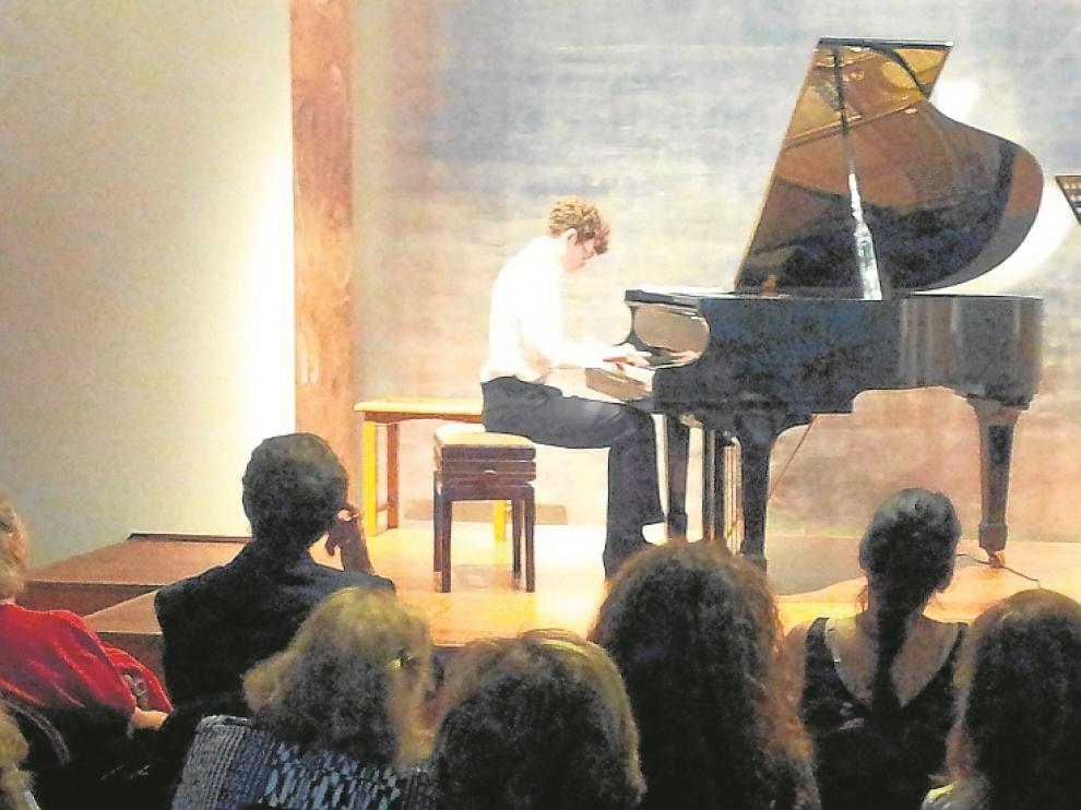 Noel Redolar, ayer, al piano en su función en Madrid.