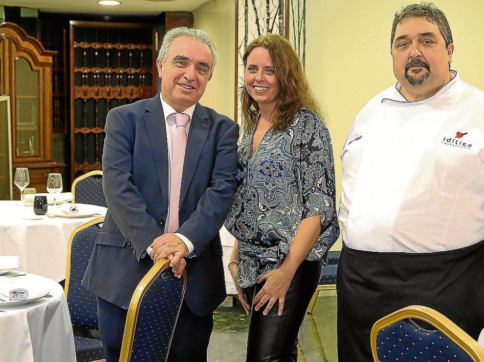 Miguel Ángel Nicolao, Jennifer Marín y Javier Nicolao, en Idílico Restaurante