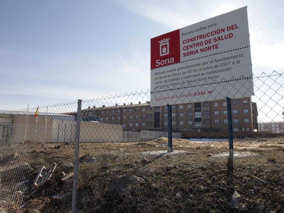 Cartel informativo de la construcción del centro de salud Soria Norte