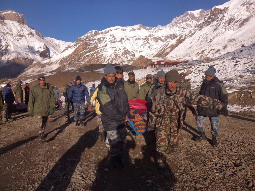 Los equipos de rescate continúan las tareas de búqueda