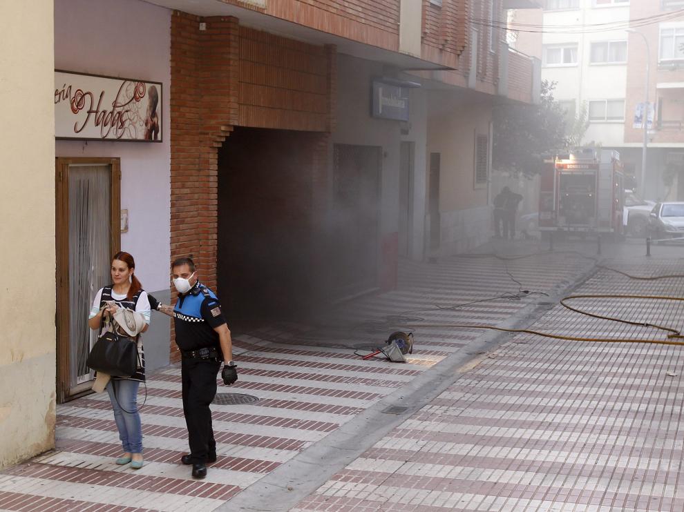 Incendio de un bajo en la avenida Sagunto