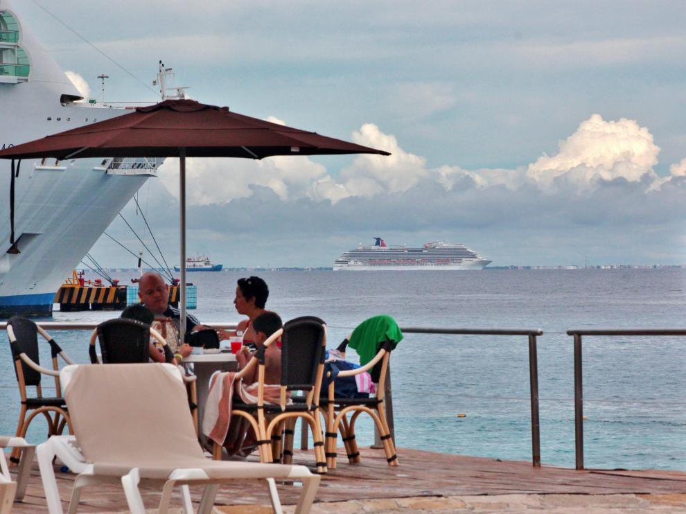 Vista del crucero Carnival Magic.