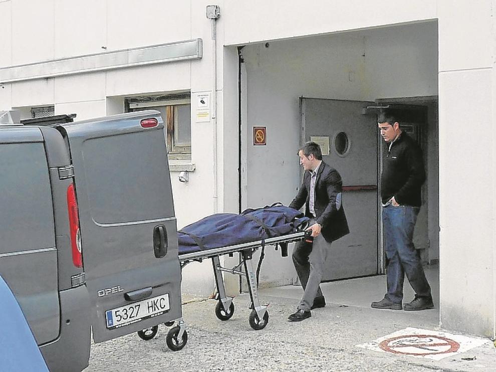 Llegada del cadáver al depósito de Jaca.