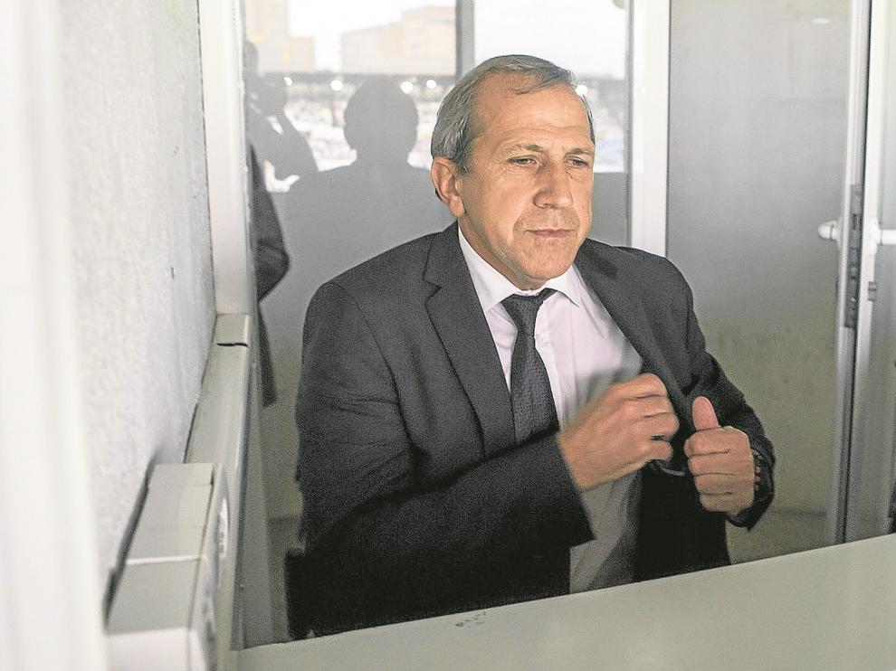 Víctor Muñoz presenció el encuentro desde una cabina de radio en la zona de prensa de la Romareda.
