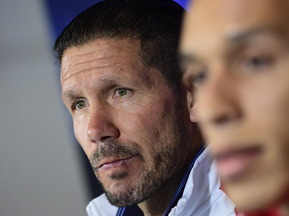 Simeone y Miranda en rueda de prensa