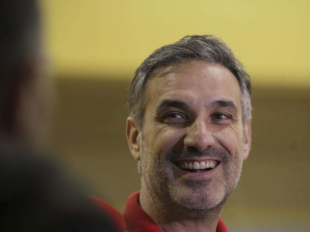 Abós sonríe durante un entrenamiento del CAI Zaragoza