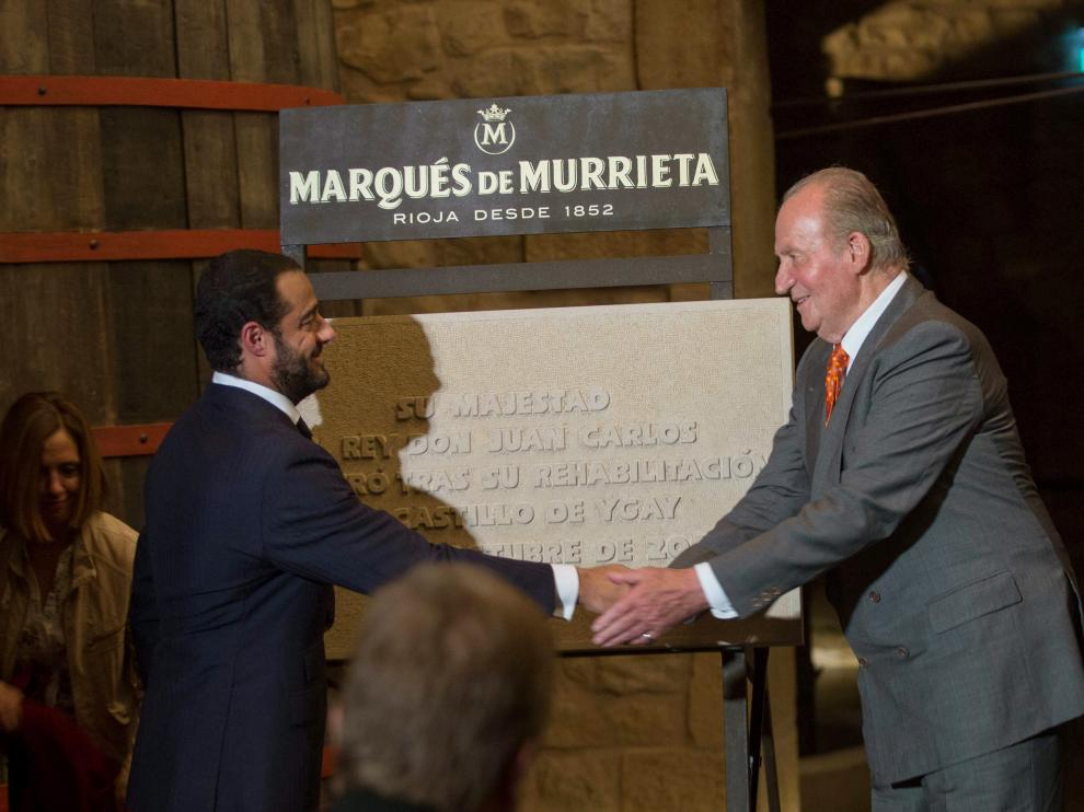 Don Juan Carlos bromea sobre su salud y dice que ve "muy bien y contento" a Felipe VI