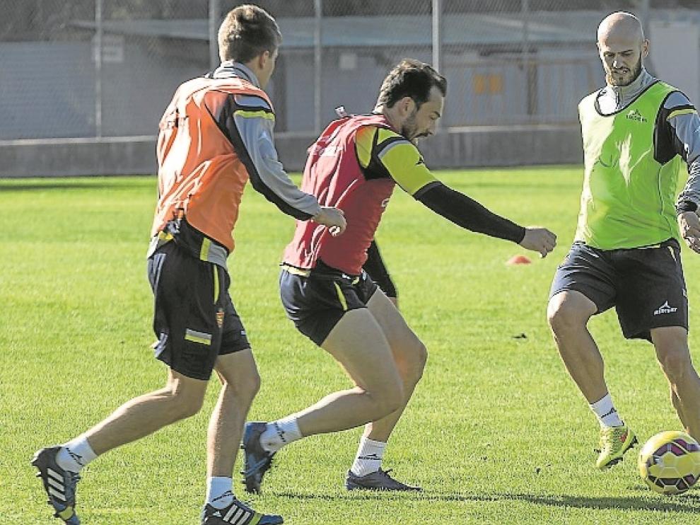 Basha, ayer, frente a Tato.