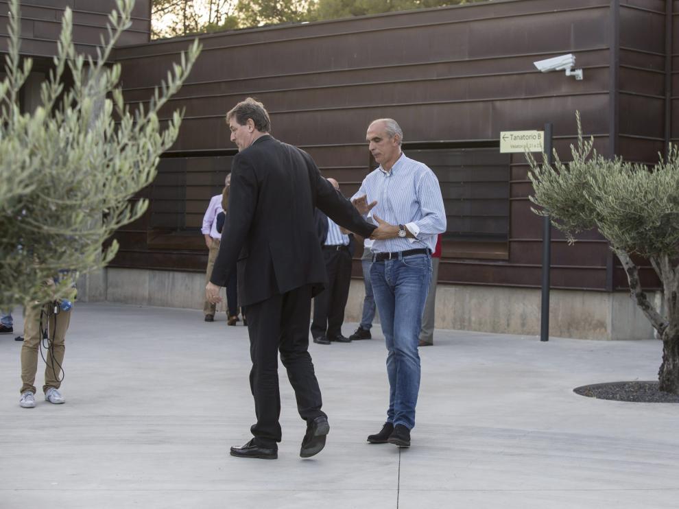 Fernando Arcega y Andoni Cedrún, en el velatorio