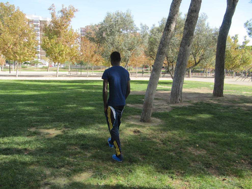 Akon, senegalés que llegó solo con 15 años, en el parque del Tío Jorge