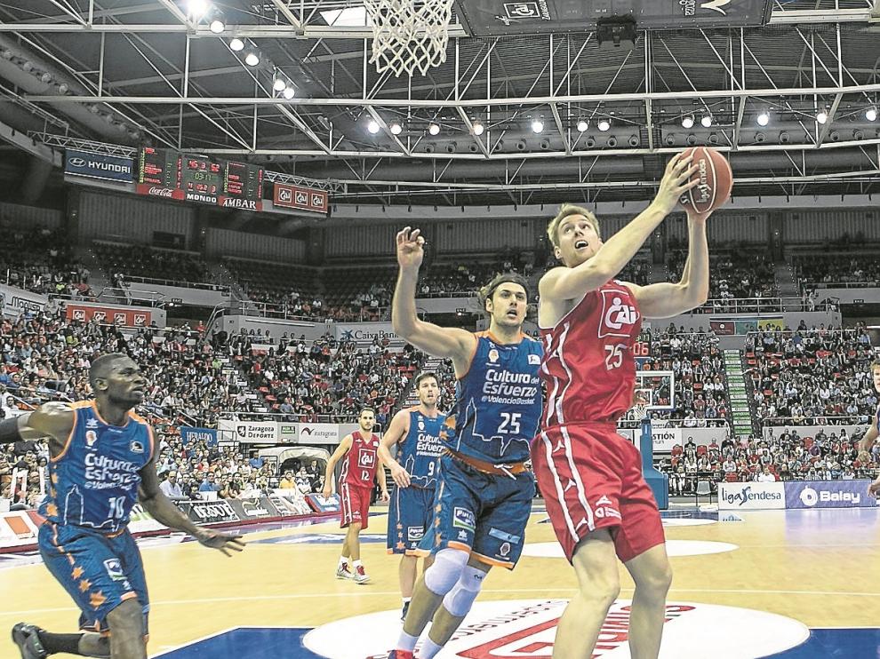 Henk Norel falla incomprensiblemente una canasta en el tercer cuarto.