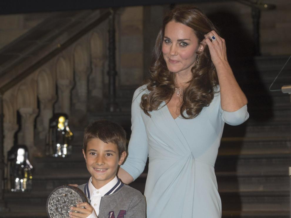 Kate Middleton entrega el premio de fotografía a un turolense de 9 años