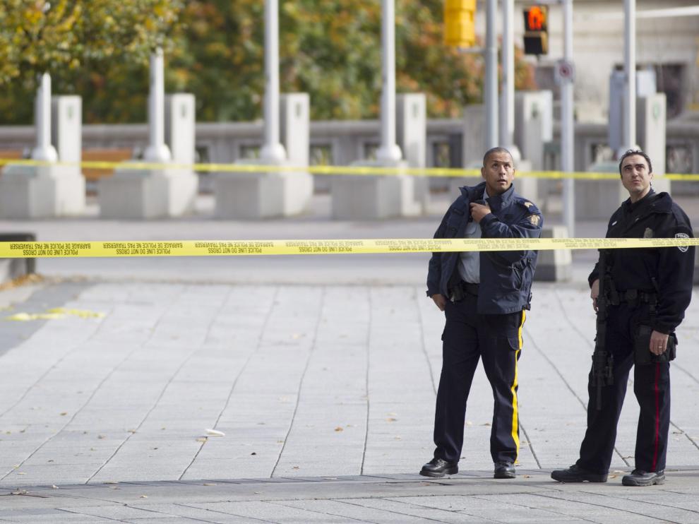 La zona centro de Ottawa permanece completamente cercada