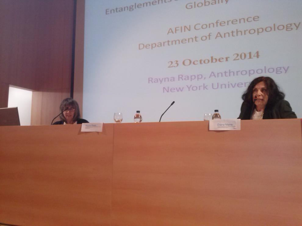 La antropóloga Rayna Rapp (izquierda), durante el congreso