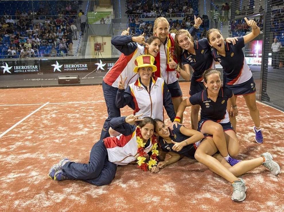 La Selección femenina de pádel festeja el título