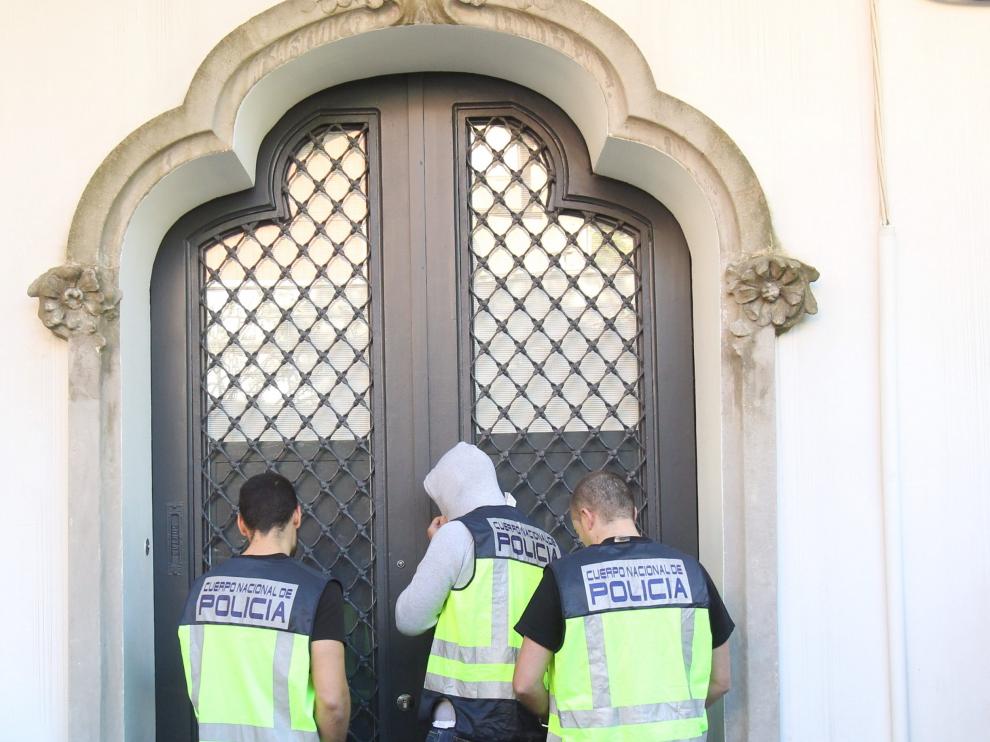 Agentes de la Policía en el domicilio del hijo de Jordi Pujol