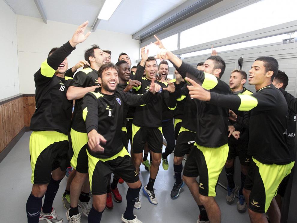 Los jugadores del Huesca celebran el resultado del sorteo