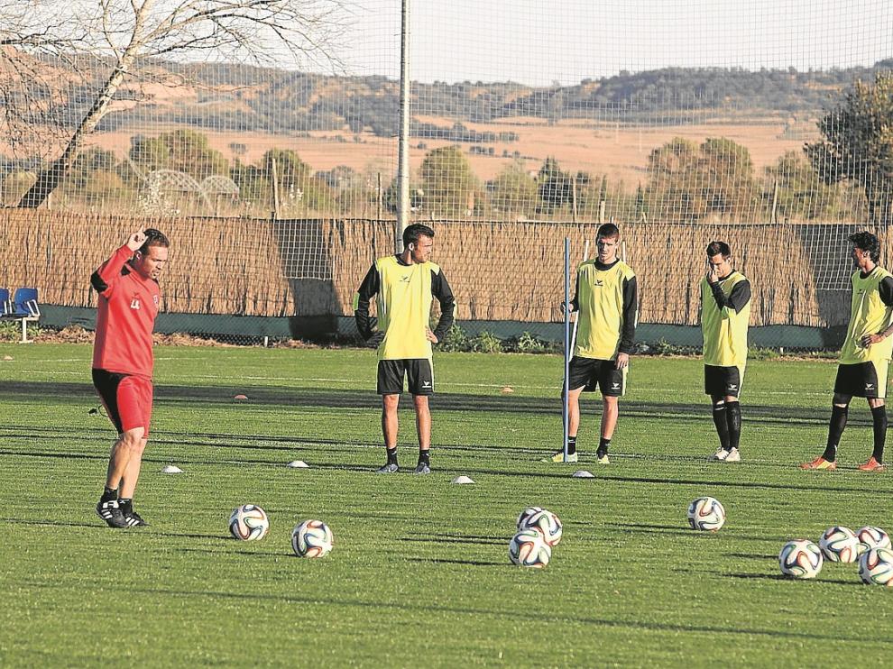 Tevenet, que mañana podría repetir el once que ganó al Toledo, durante un entrenamiento.