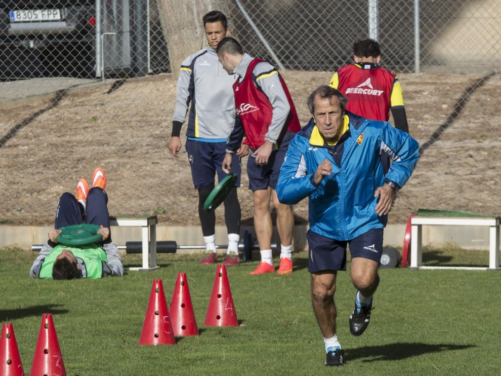 Víctor Muñoz realiza un ejercicio, esta semana en la Ciudad Deportiva