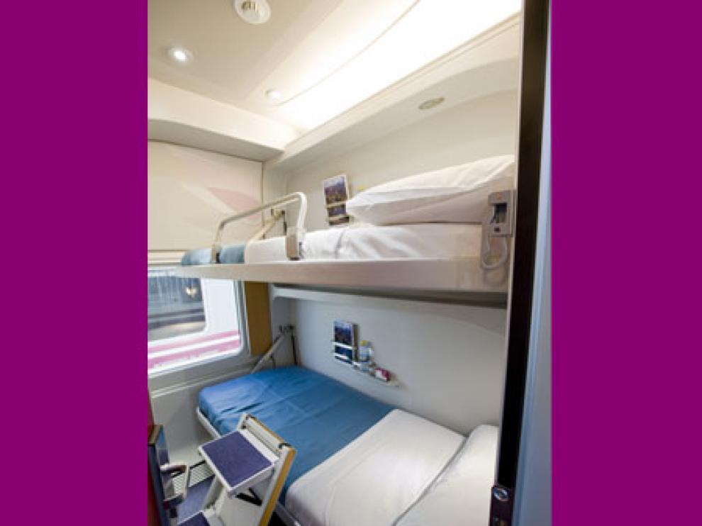Un vagón de uno de los trenes hotel de RENFE
