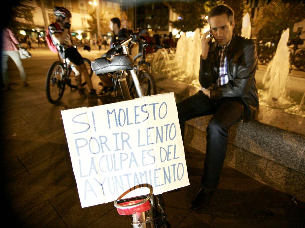 Un ciclista critica al Ayuntamiento antes de la marcha